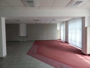 Großer Raum mit Einbauschränken (1a)